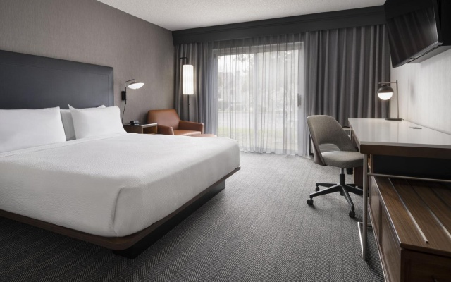 photo 3 of Courtyard by Marriott San Mateo Foster City