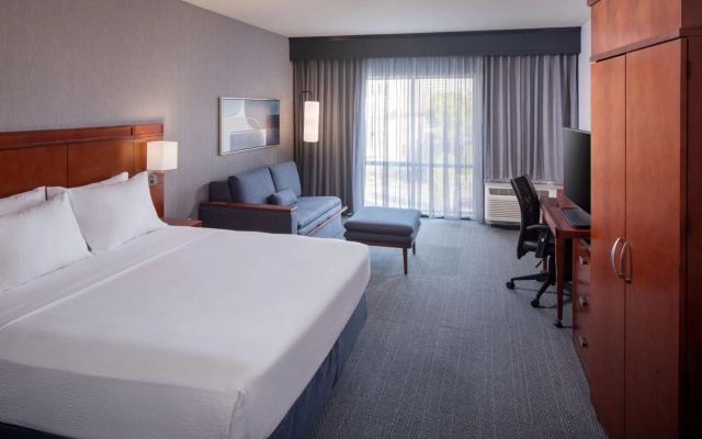 photo 5 of Courtyard by Marriott Charleston Downtown/Civic Center