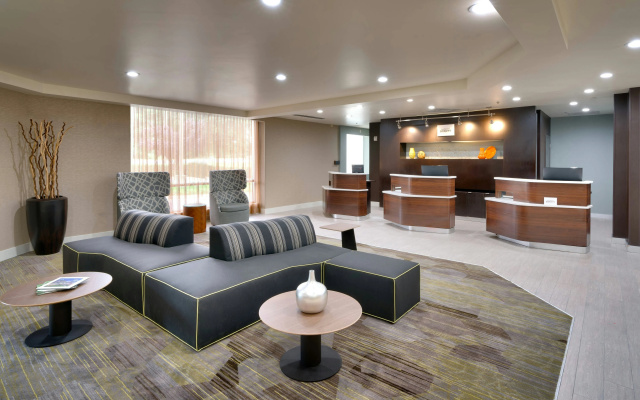 photo 2 of Courtyard by Marriott Charlotte Airport LoSo