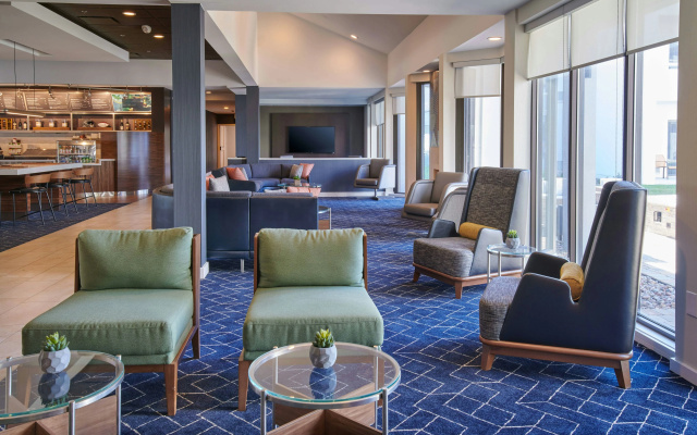 photo 2 of Courtyard by Marriott Chicago Highland Park/Northbrook