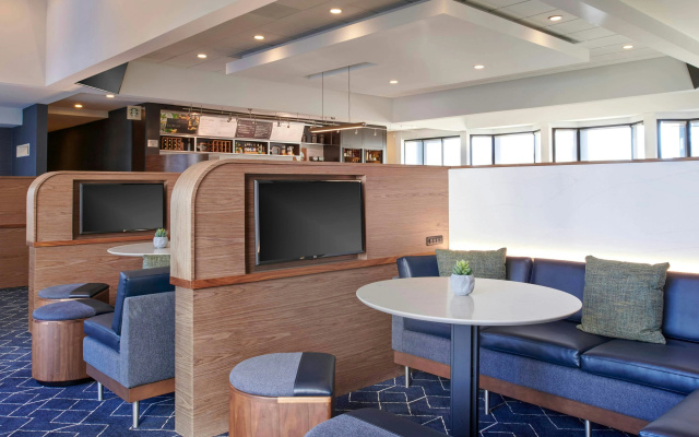 photo 3 of Courtyard by Marriott Chicago Lincolnshire