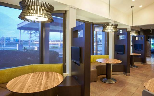 photo 2 of Courtyard by Marriott Chicago Wood Dale