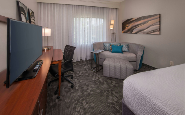 photo 4 of Courtyard by Marriott Dulles Town Center