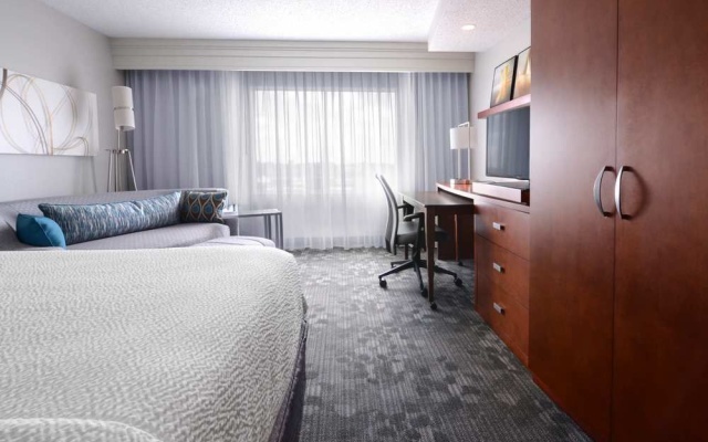 photo 4 of Courtyard Houston Pearland