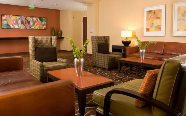 photo 2 of Courtyard Los Angeles Sherman Oaks