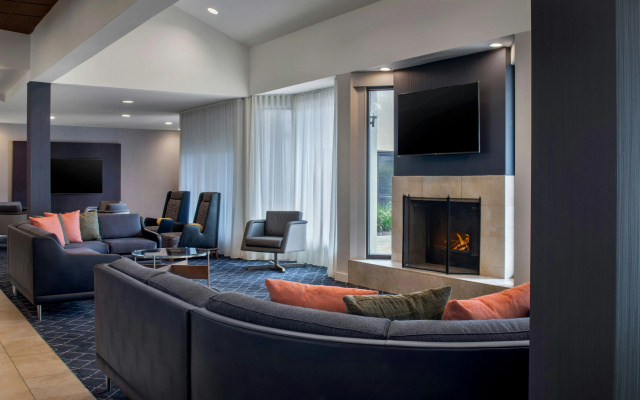 photo 3 of Courtyard by Marriott Pittsburgh Airport