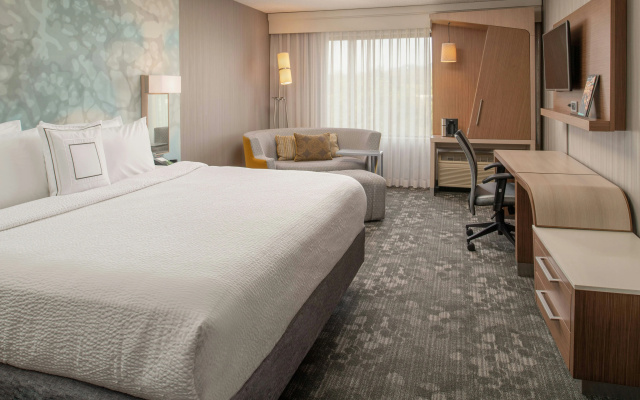 photo 2 of Courtyard By Marriott Portland Airport