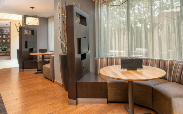 photo 4 of Courtyard By Marriott Portland Airport