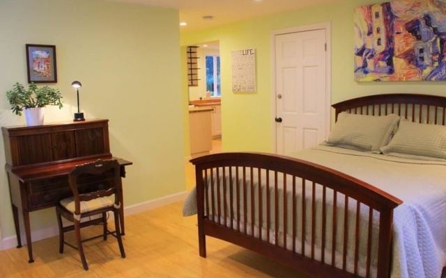 photo 2 of Cow Hollow Studio Holiday
