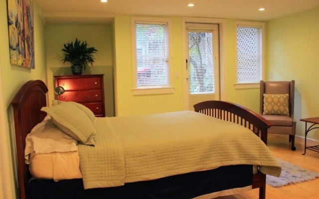photo 3 of Cow Hollow Studio Holiday