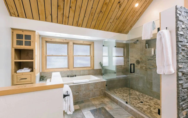 photo 4 of Coyote Moon by Avantstay Cabin W/sauna Mins From DT Truckee & Northstar