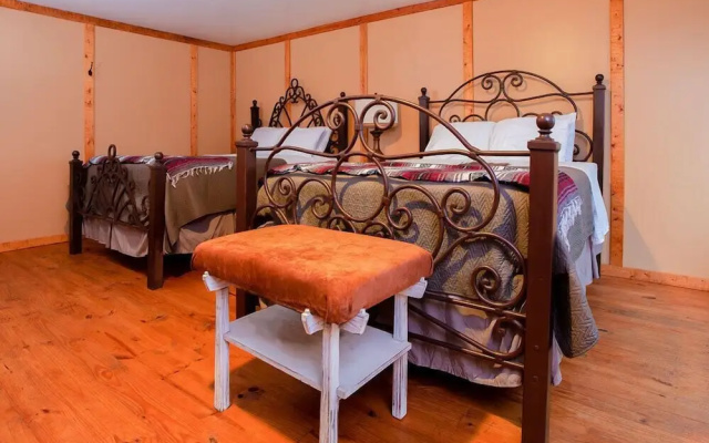 photo 3 of Round Top Hotel