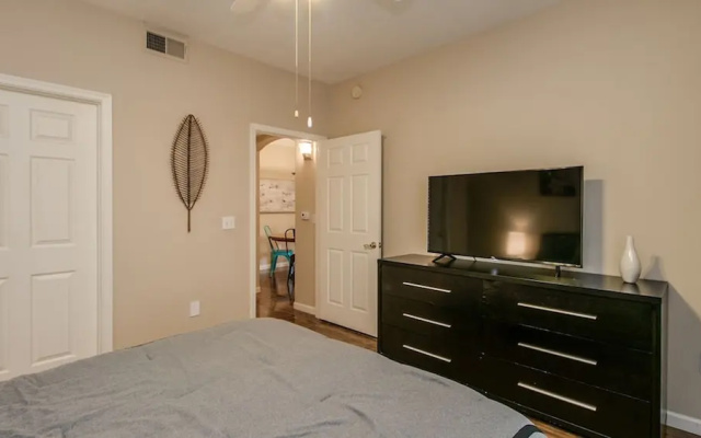 photo 5 of Cozy 1-bdrm Scottsdale Condo Next to Pool