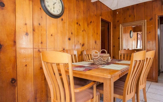 photo 4 of Cozy 3BD Wood House