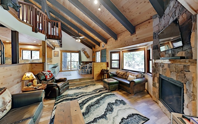 photo 4 of Cozy All-Season Cabin Near Shops, Beach, Skiing home