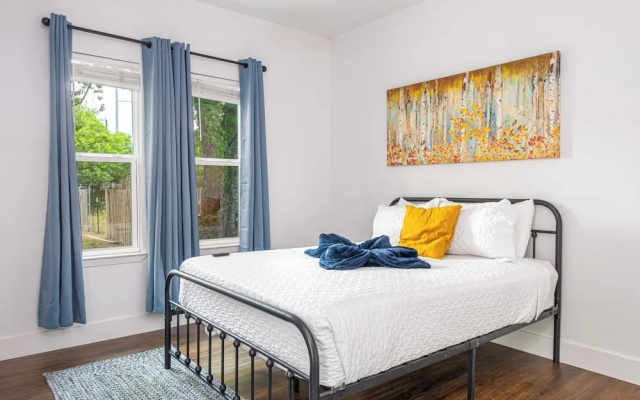 photo 5 of Cozy and Gorgeous 2br/1ba Near Amazing Downtown