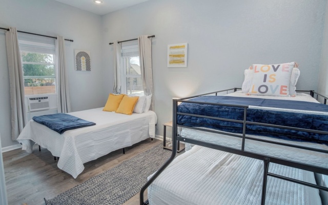 photo 3 of Cozy and Lovely 2BR 2BA Apt#a Near Lively Downtown