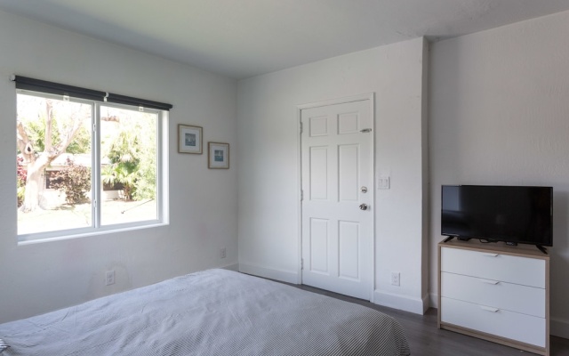 photo 4 of Cozy and Modern 2B-2B Home
