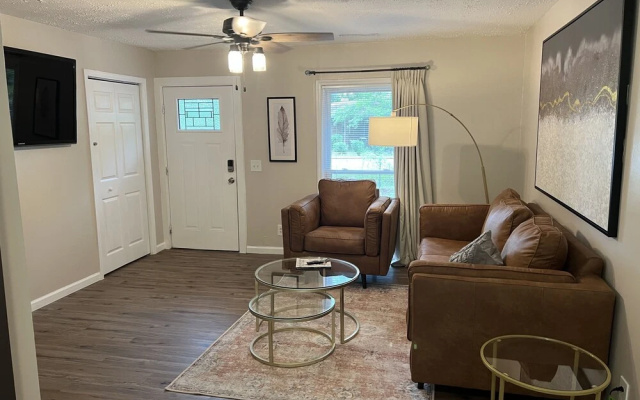 photo 3 of Cozy And Peaceful - Great Outdoor Space 3 Bedroom Home by Redawning