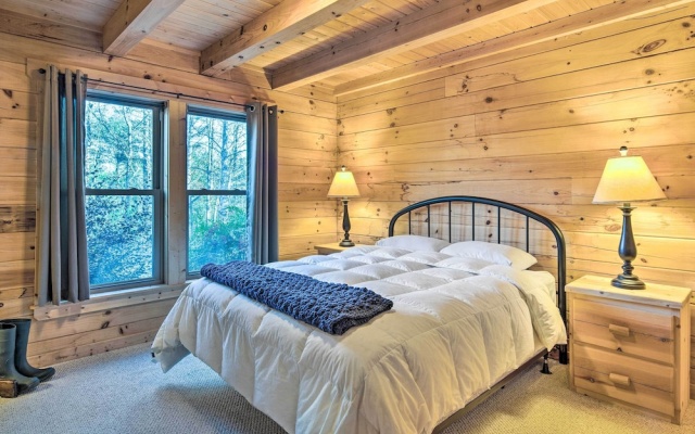 photo 5 of 10 Mi to Lake Lure: Mtn-view Cabin w/ Deck & Loft!