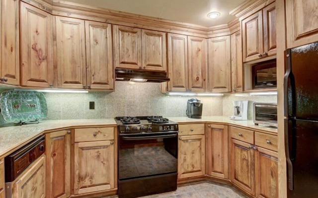 photo 4 of Cozy & Central Arrowhead Ge Townhome 2 Bedroom Condo by RedAwning