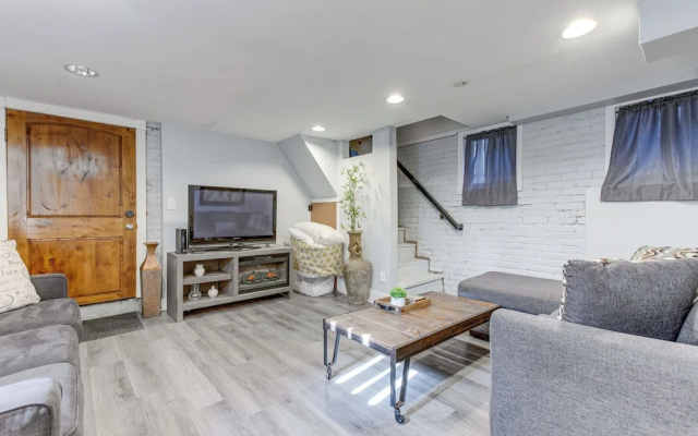 photo 4 of 1 Mi to Coors Field: Cozy Denver Studio w/ Patio!