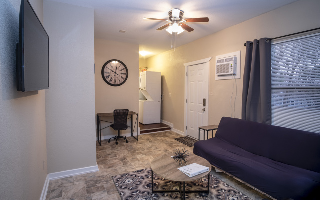 photo 2 of Cozy Downtown Guest House 2br/1ba Sleeps 8