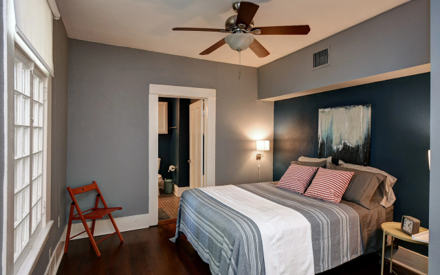photo 4 of Cozy Downtown Historic House - Casa Verde