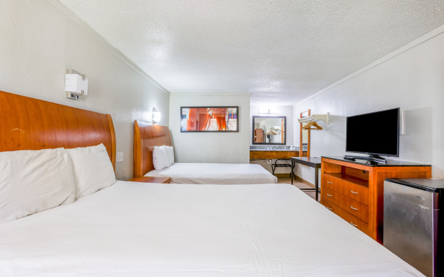 photo 3 of Cozy Garden Inn By OYO Hwy 40 Richmond