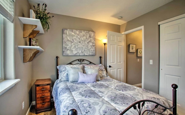 photo 4 of Cozy Getaway w/ Yard & Patio: 4 Mi to Hayden Lake!