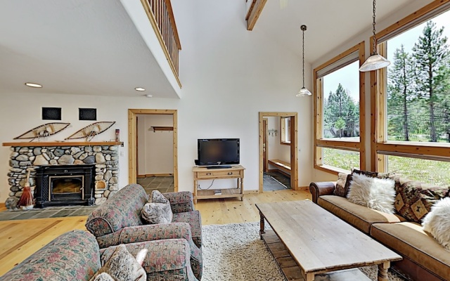 photo 3 of Cozy Haven Near Tahoe Donner Amenities 3 Bedroom Home