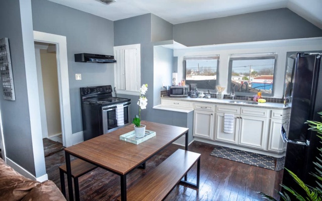 photo 3 of ⭐️Cozy Historic Home <1/2 mile to DT ⭐️Riverwalk ⭐️Alamo⭐️