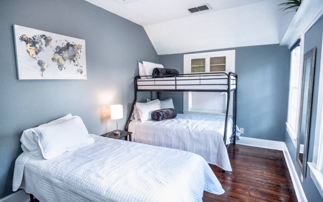 photo 4 of ⭐️Cozy Historic Home <1/2 mile to DT ⭐️Riverwalk ⭐️Alamo⭐️