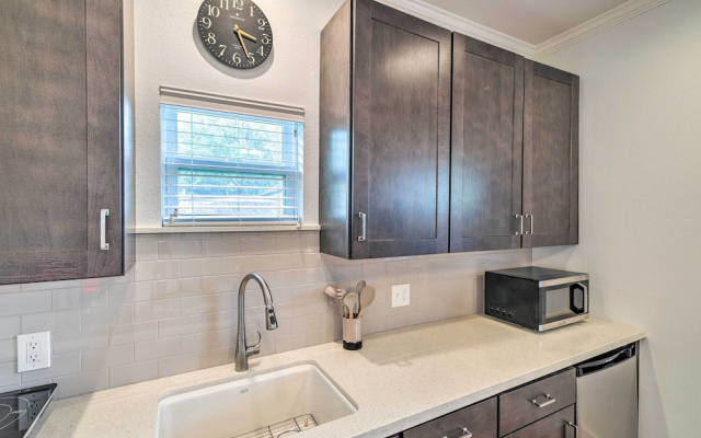 photo 5 of Central & Cozy Houston Studio - Pets Welcome!