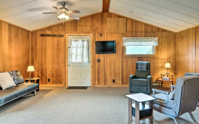 photo 2 of Cozy Franconia Cottage w/ Community Pool & Hot Tub