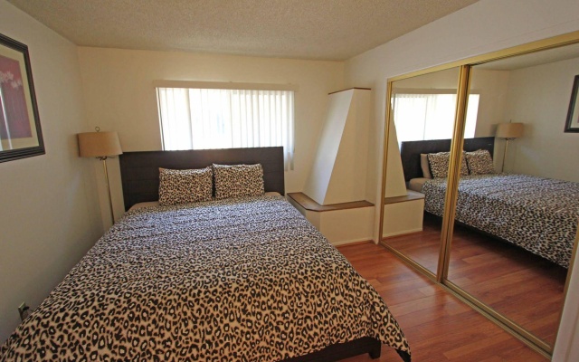 photo 2 of Cozy New Town House Glendale
