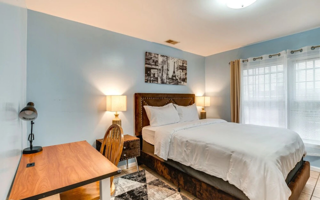 photo 3 of Cozy Newark Getaway 15 Mi to Manhattan