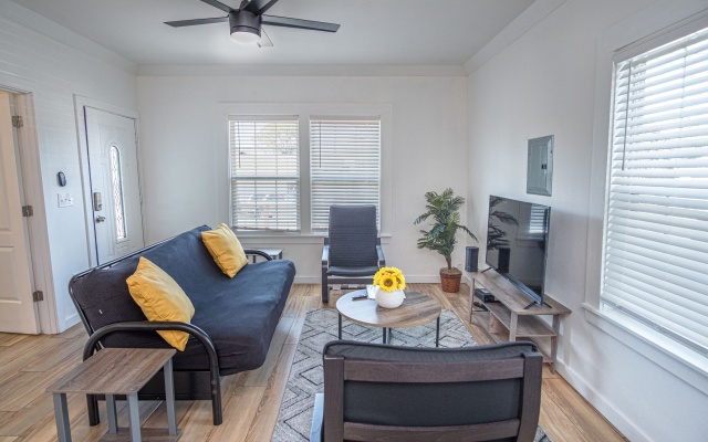 photo 4 of Cozy Remodeled 2br/1ba Near Downtown