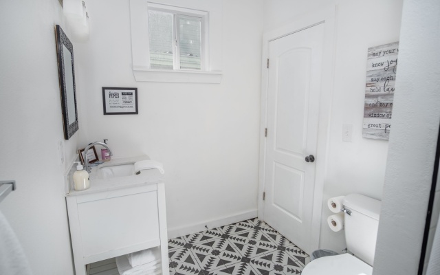 photo 5 of Cozy Remodeled 2br/1ba Near Downtown