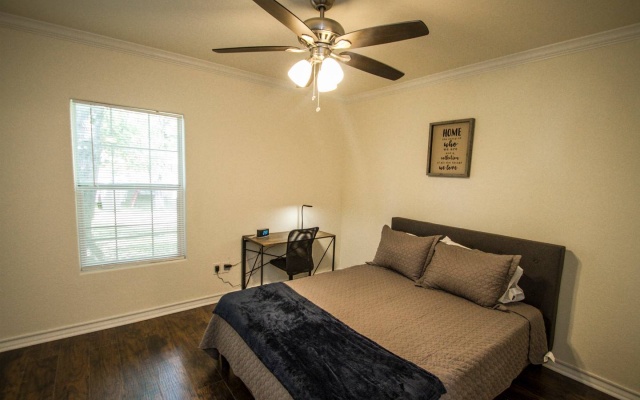 photo 3 of Cozy Remodeled 2BR/2BA Near Downtown Sleeps 8