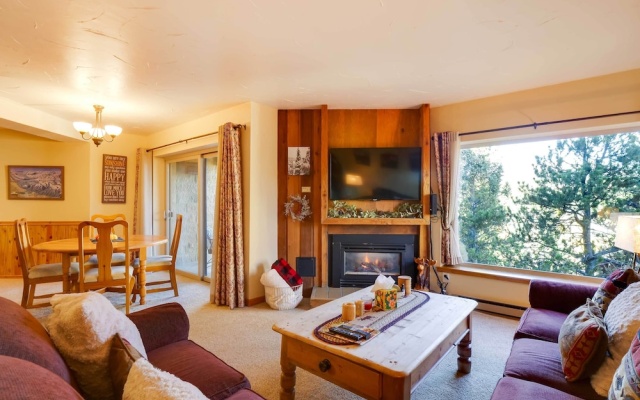photo 2 of Cozy Ski-in/ski-out Breckenridge Condo: Mtn Views!
