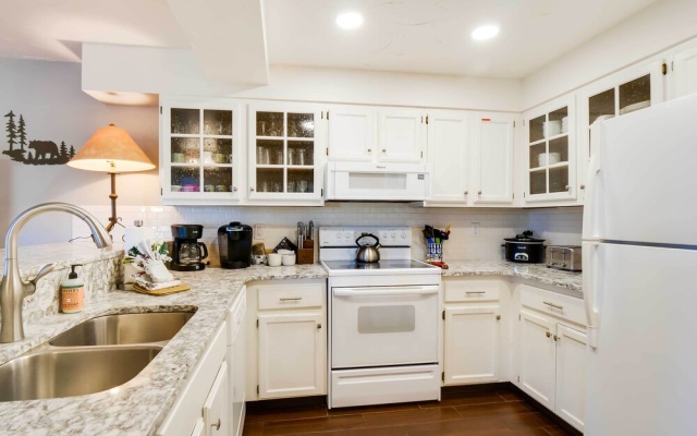 photo 4 of Cozy Ski-in/ski-out Breckenridge Condo: Mtn Views!