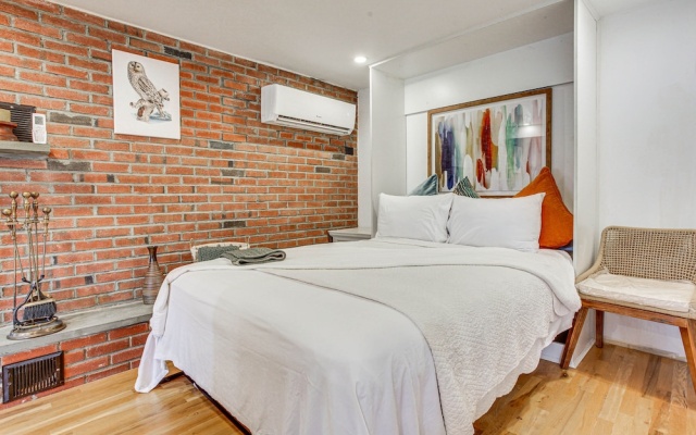 photo 2 of Cozy Valley Stream Studio, 20 Mi to Times Square!