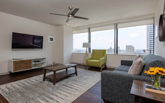 photo 3 of 18th FL Stylish CozySuites w/ roof pool, gym #5