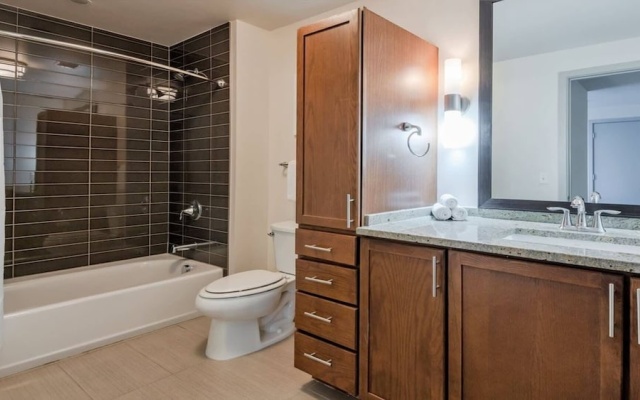 photo 4 of 18th FL Stylish CozySuites w/ roof pool, gym #6