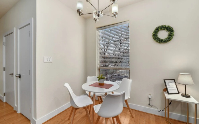 photo 5 of CozySuites Oak Lawn with great rooftop