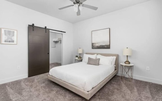 photo 3 of CozySuites Nora 3BR near Fashion Mall