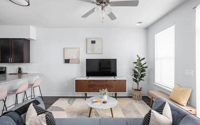 photo 4 of CozySuites Stunning 4BR near WholeFoods