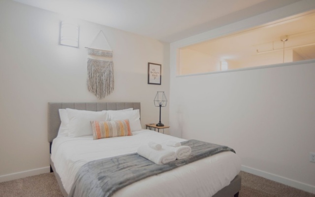 photo 3 of CozySuitesThe Block w Skybridge Access 2