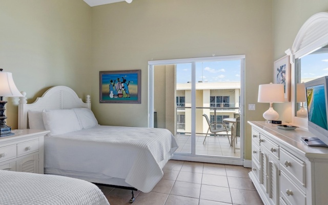 photo 3 of Crescent Siesta Key Charmer 3 Bedroom Condo by RedAwning
